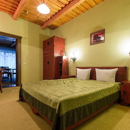 Letuchiy Gollandets Hotel Uzjhorod Eksteriør billede