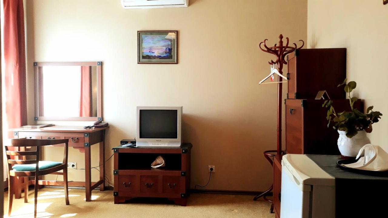 Letuchiy Gollandets Hotel Uzjhorod Værelse billede