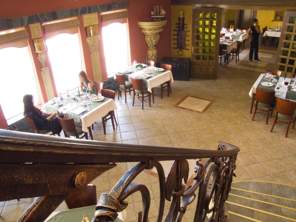 Letuchiy Gollandets Hotel Uzjhorod Eksteriør billede