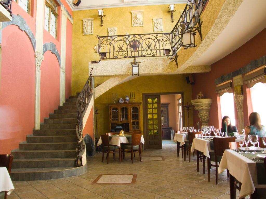 Letuchiy Gollandets Hotel Uzjhorod Eksteriør billede