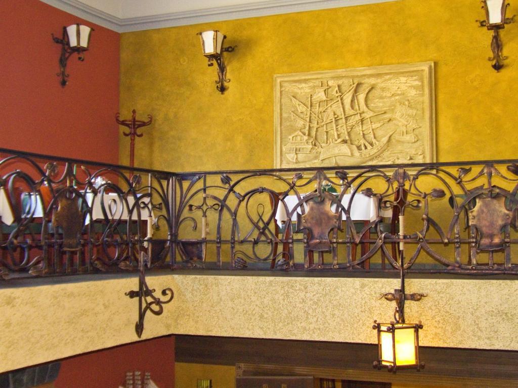 Letuchiy Gollandets Hotel Uzjhorod Eksteriør billede