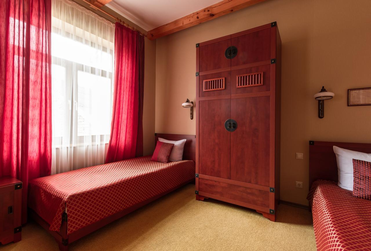 Letuchiy Gollandets Hotel Uzjhorod Eksteriør billede