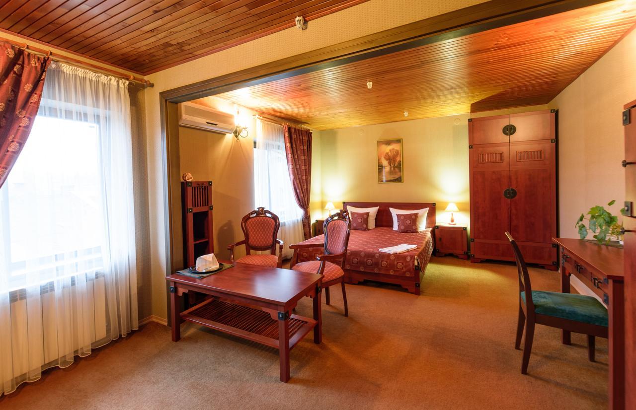 Letuchiy Gollandets Hotel Uzjhorod Eksteriør billede