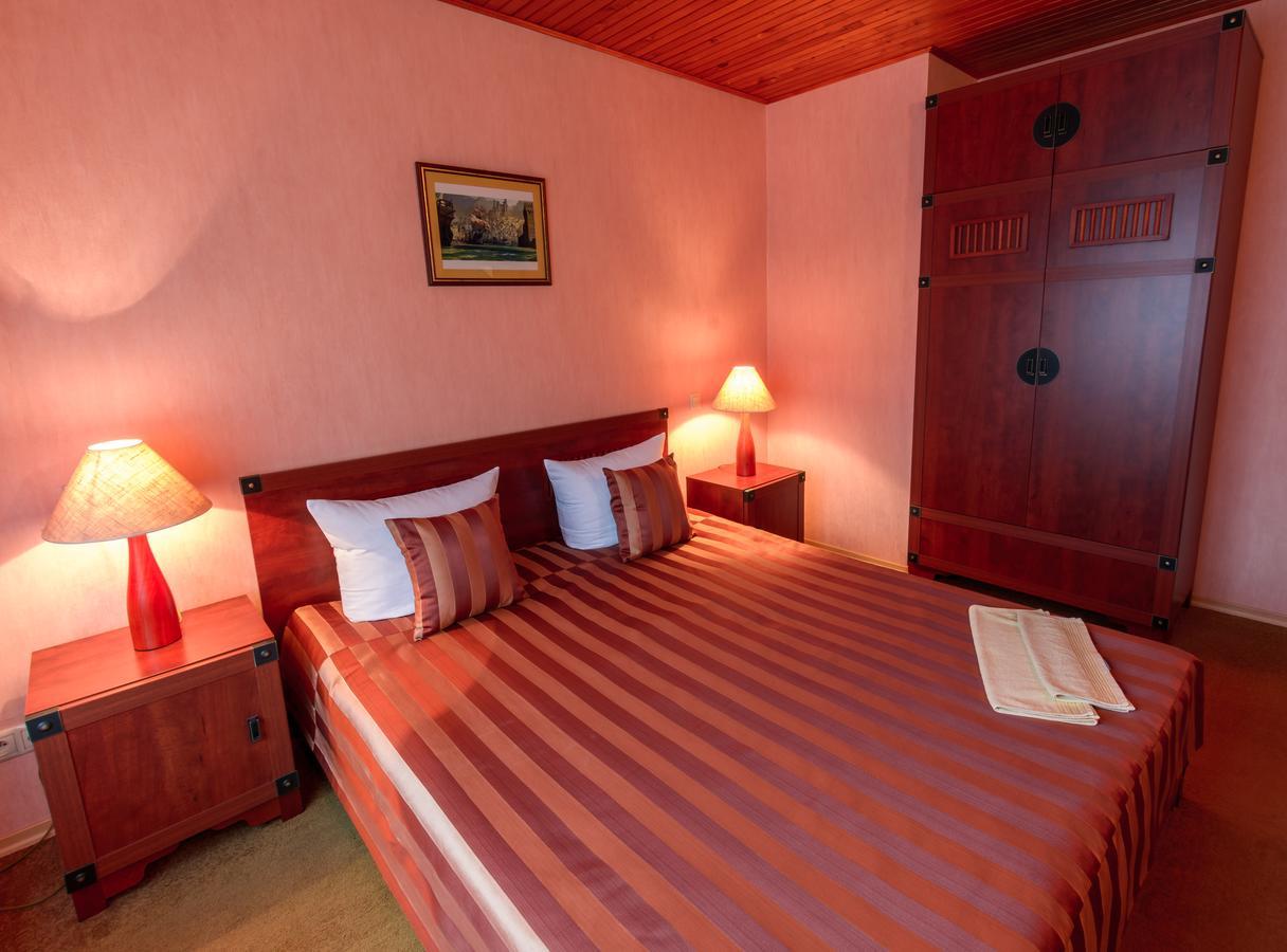 Letuchiy Gollandets Hotel Uzjhorod Eksteriør billede