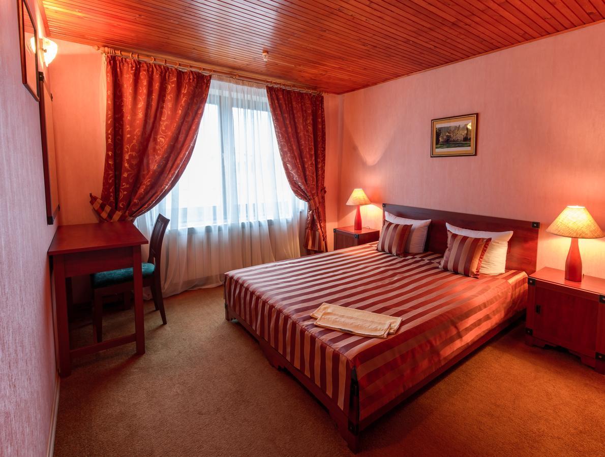 Letuchiy Gollandets Hotel Uzjhorod Eksteriør billede
