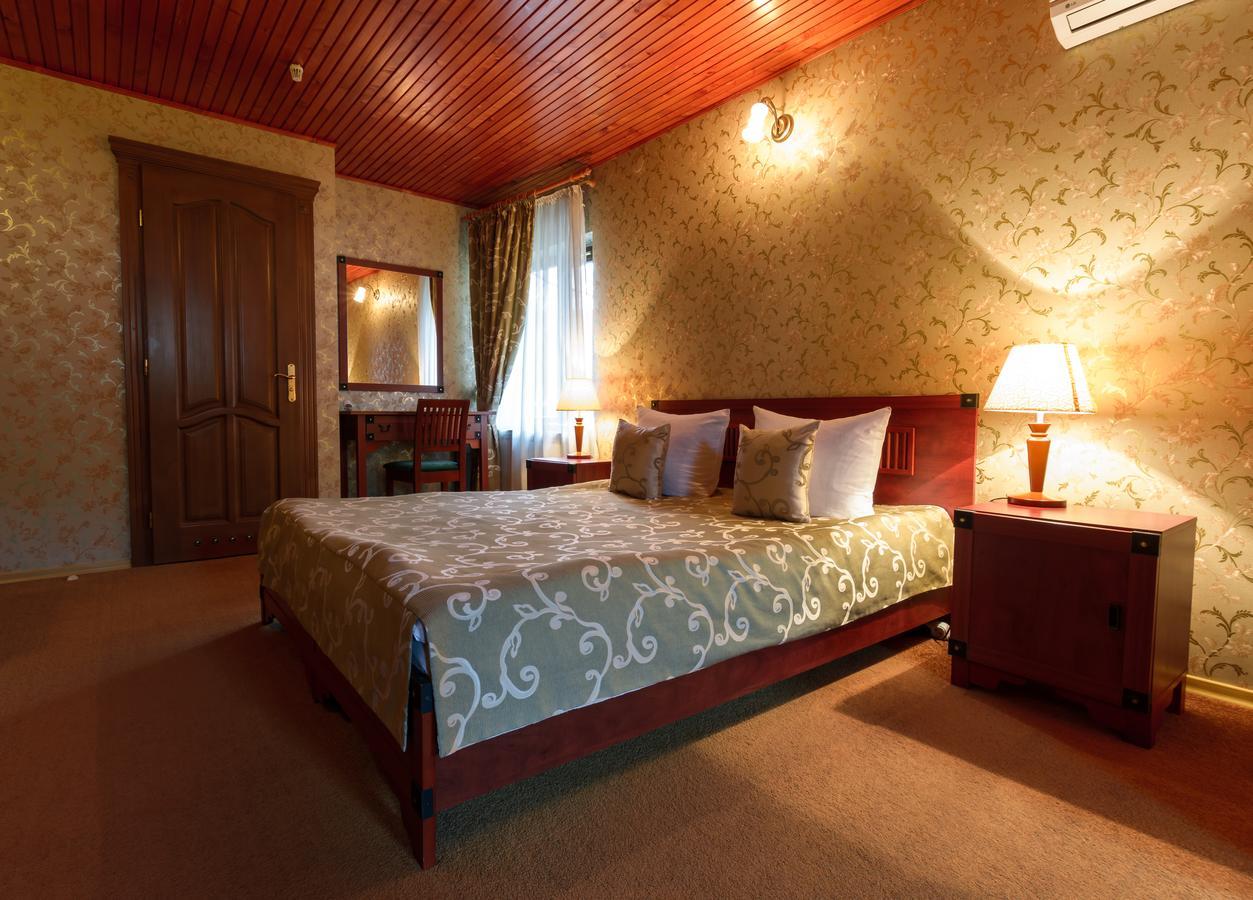 Letuchiy Gollandets Hotel Uzjhorod Eksteriør billede