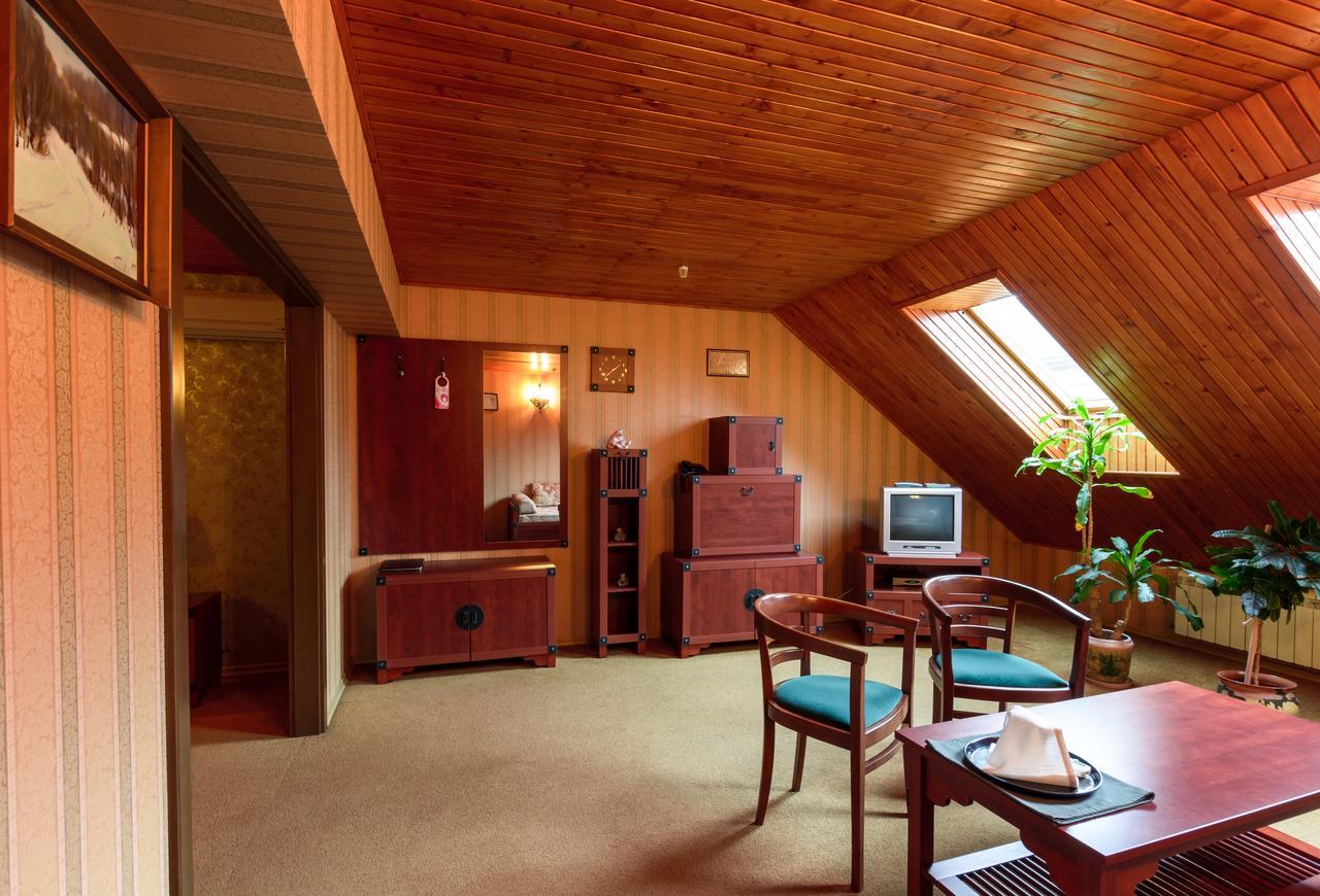 Letuchiy Gollandets Hotel Uzjhorod Eksteriør billede
