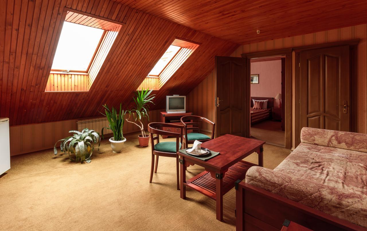 Letuchiy Gollandets Hotel Uzjhorod Eksteriør billede