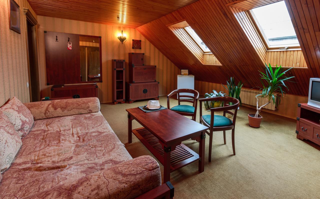 Letuchiy Gollandets Hotel Uzjhorod Eksteriør billede