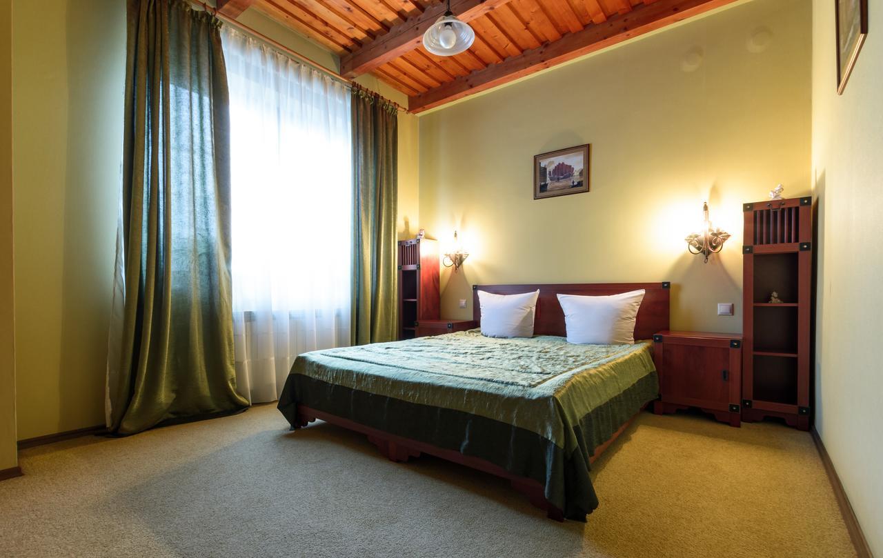 Letuchiy Gollandets Hotel Uzjhorod Eksteriør billede