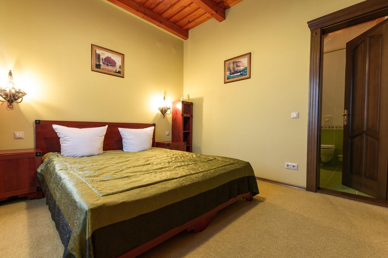 Letuchiy Gollandets Hotel Uzjhorod Eksteriør billede
