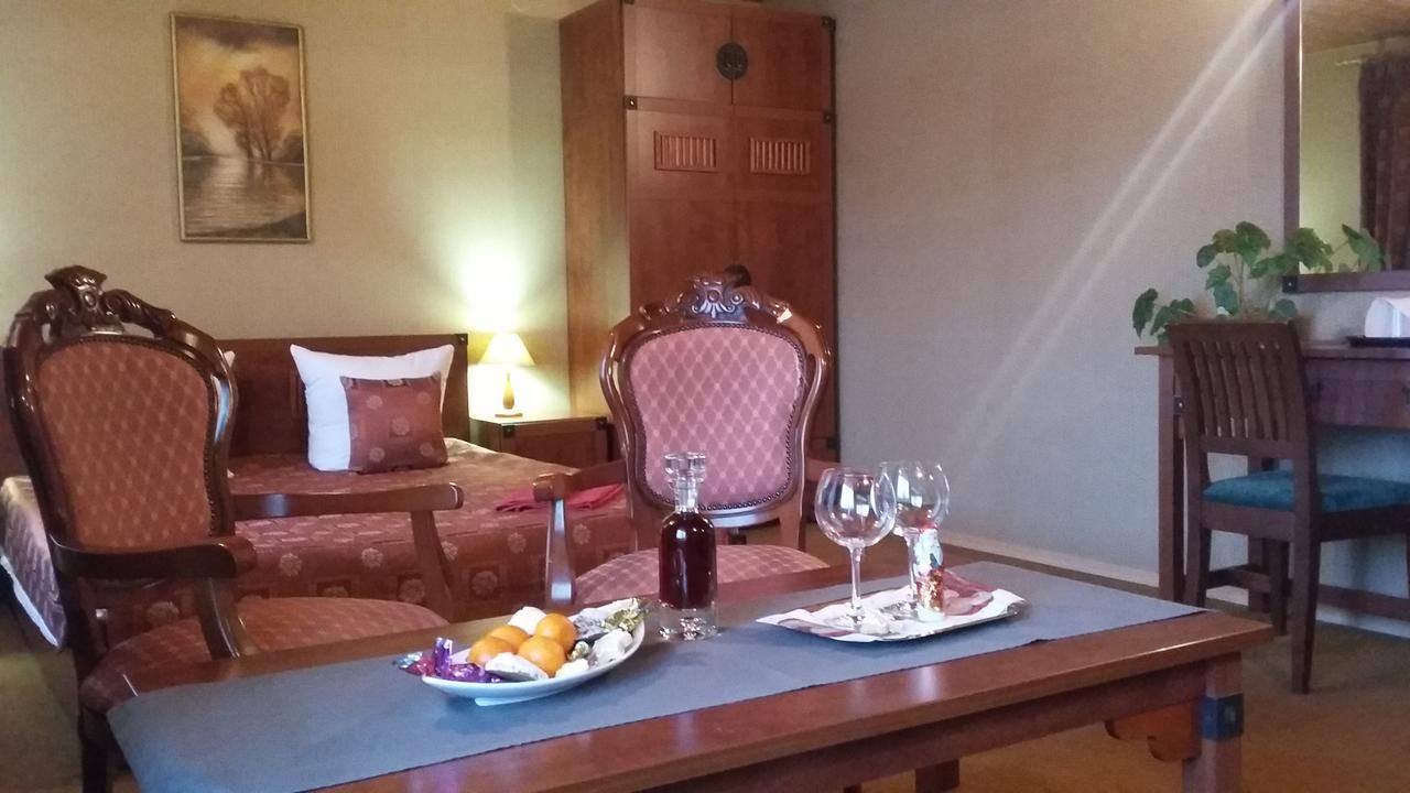 Letuchiy Gollandets Hotel Uzjhorod Eksteriør billede